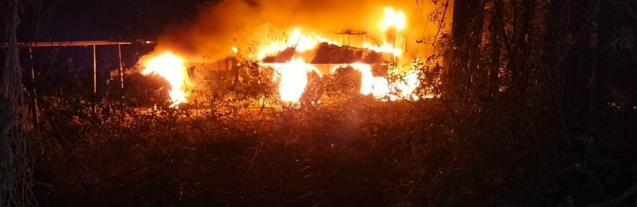У Запорізькій області внаслідок обстрілу загорілася вантажівка