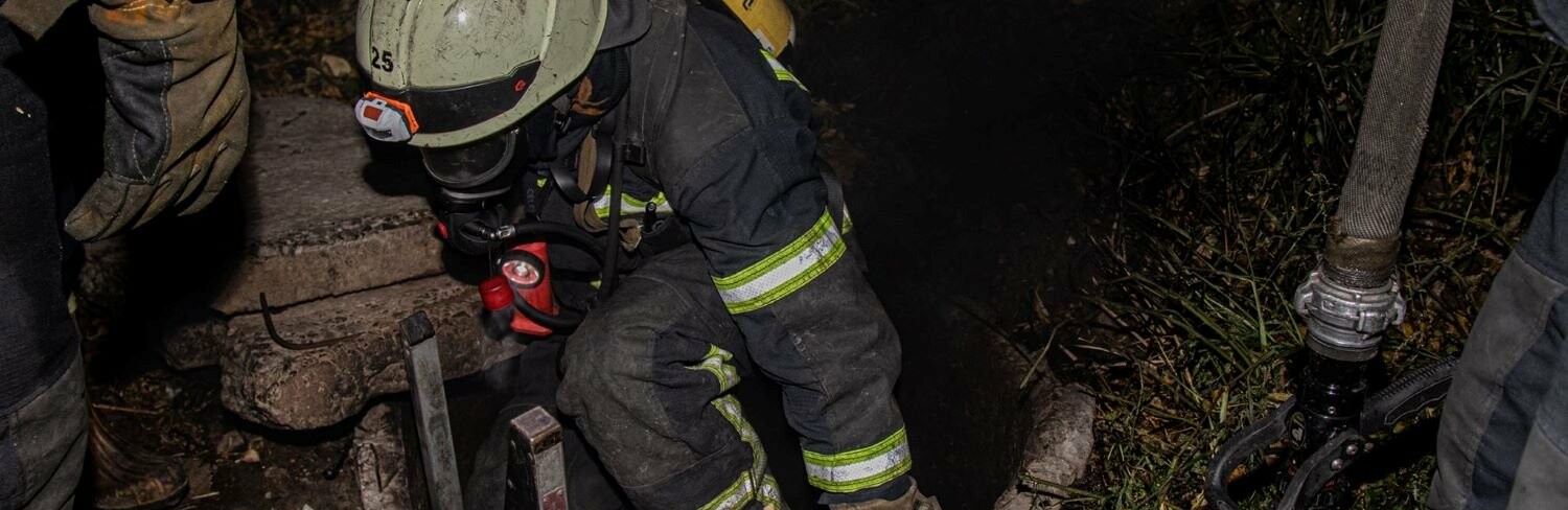У Запоріжжі рятувальники під час гасіння пожежі в теплотрасі знайшли загиблого чоловіка