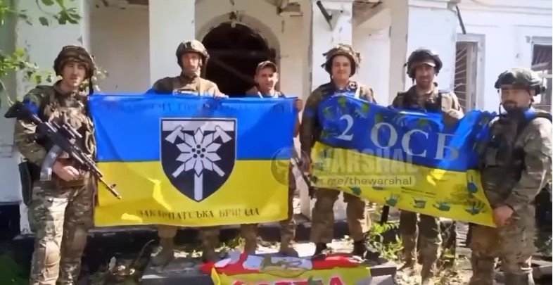 «Рашисти тікали, кидаючи техніку»: бійці ЗСУ поділились відео зі звільненого села П’ятихатки на Запоріжжі