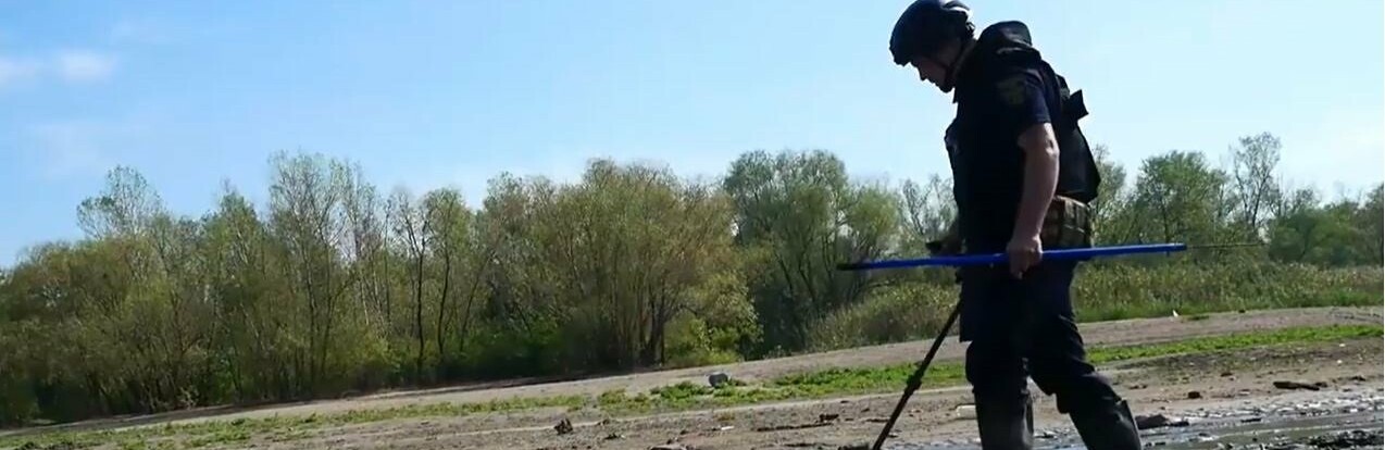Запорізькій рятувальники вилучили 72 вибухонебезпечних предмети на узбережжі Дніпра