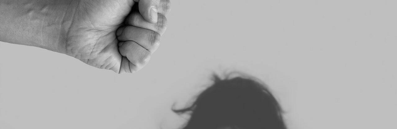 У Запоріжжі патрульні склади протокол на чоловіка, що п’яним чинив насильство над дружиною на очах у дітей