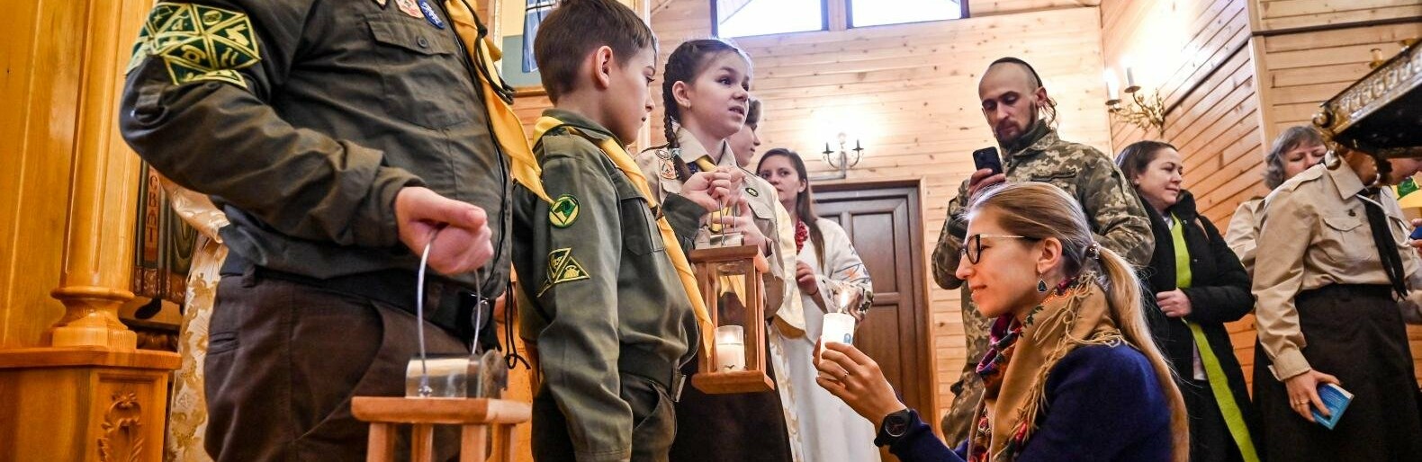 В Запоріжжі пластуни передали вірянам Вифлеємський вогонь миру, - ФОТОРЕПОРТАЖ