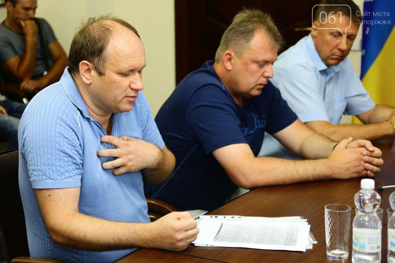 «Мы подумали, что нас захватила ФСБ», - бердянские промышле..., фото-2 «Мы подумали, что нас захватила ФСБ», - бердянские промышленники рассказали о беспределе спецназа, фото-2