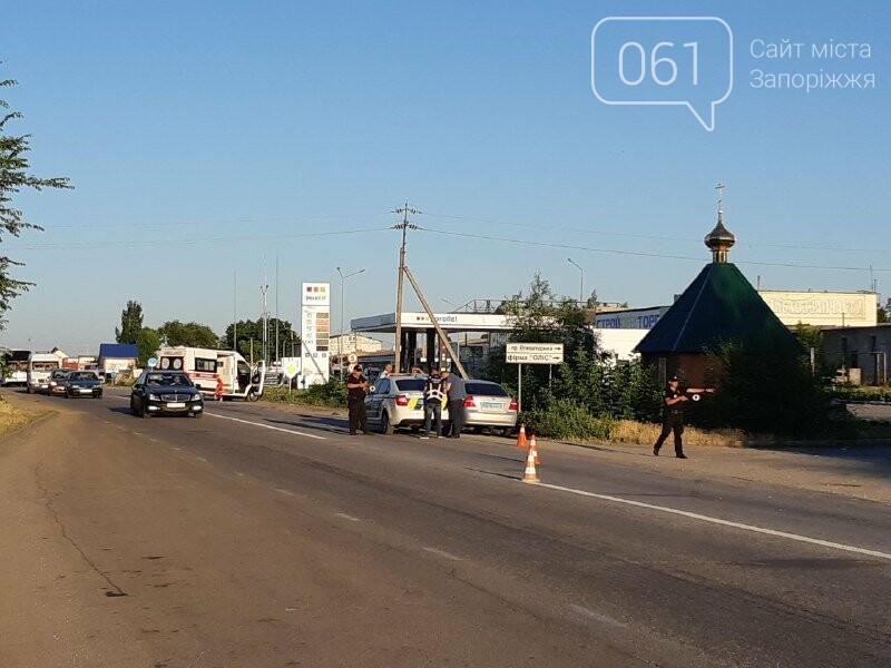 Под Васильевкой на трассе Харьков-Симферополь автомобиль "..., фото-3 Под Васильевкой на трассе Харьков-Симферополь автомобиль "скорой" насмерть сбил человека, – ФОТО, фото-3
