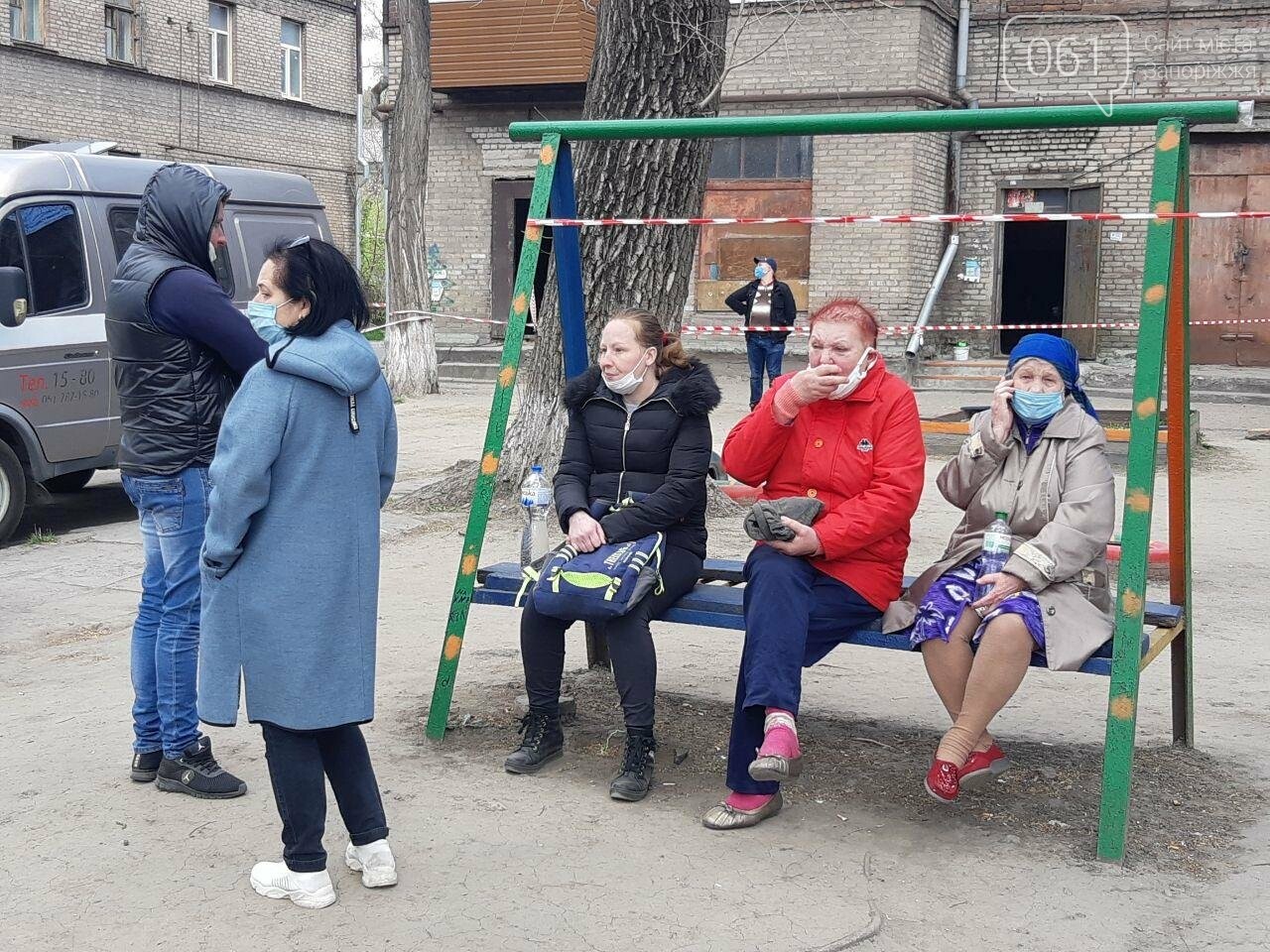 В Запорожье в жилом доме обвалилась опорная стена: открыто уголовное дело,  людей переселяют в общежития, - ФОТОРЕПОРТАЖ | Новини