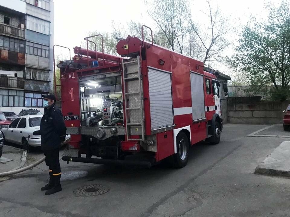 В Запорожье 16 спасателей тушили пожар в многоэтажном доме ...