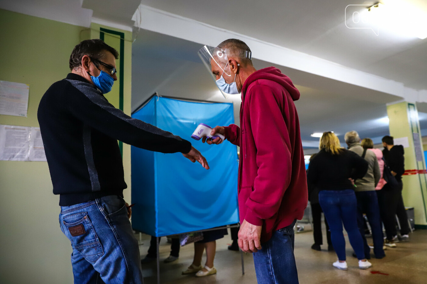 Выборы в условиях карантина: как запорожцы выбирают мэра и депутатов, - ФОТОРЕПОРТАЖ, фото-6