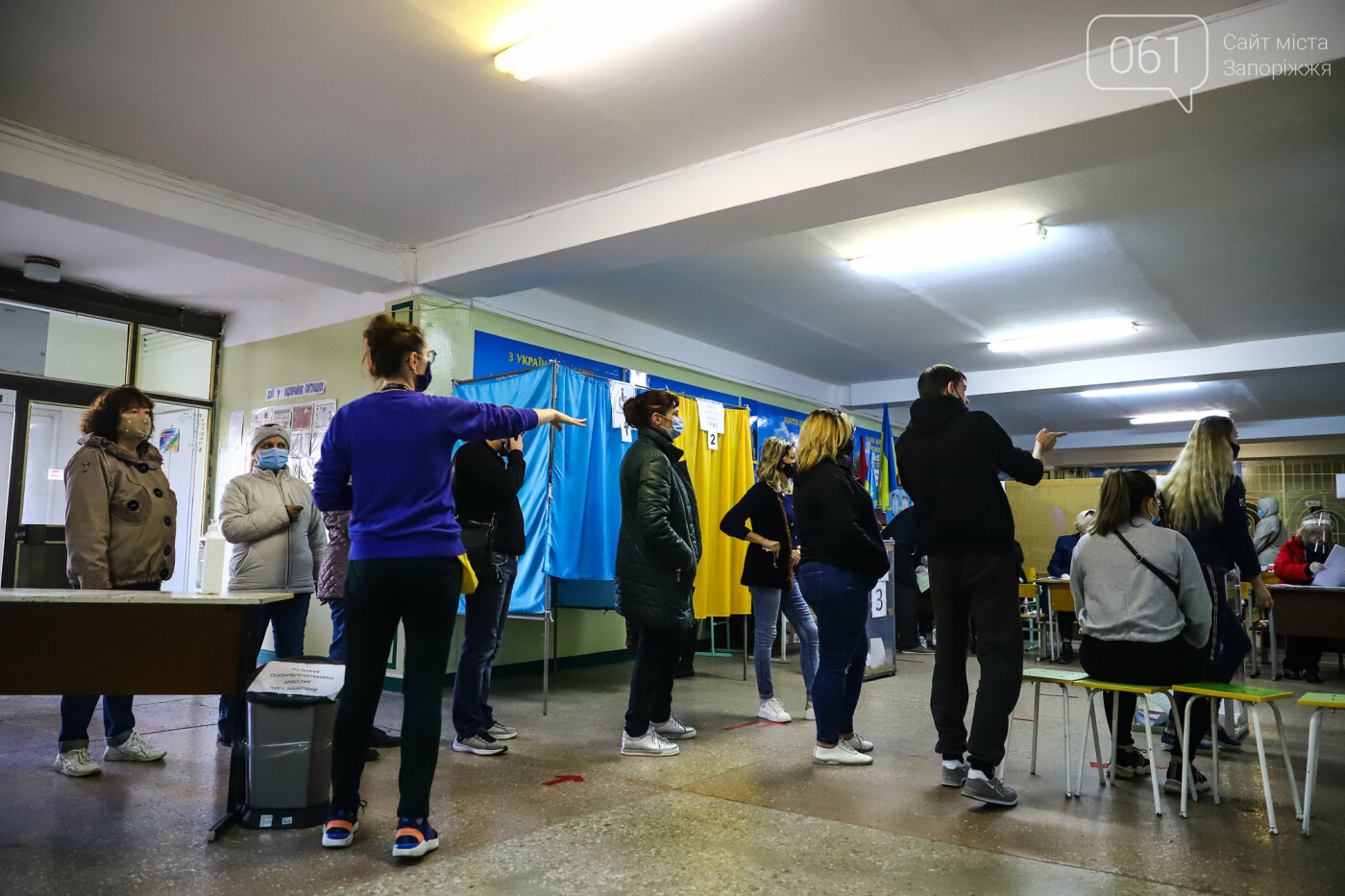 Выборы в условиях карантина: как запорожцы выбирают мэра и депутатов, - ФОТОРЕПОРТАЖ, фото-17