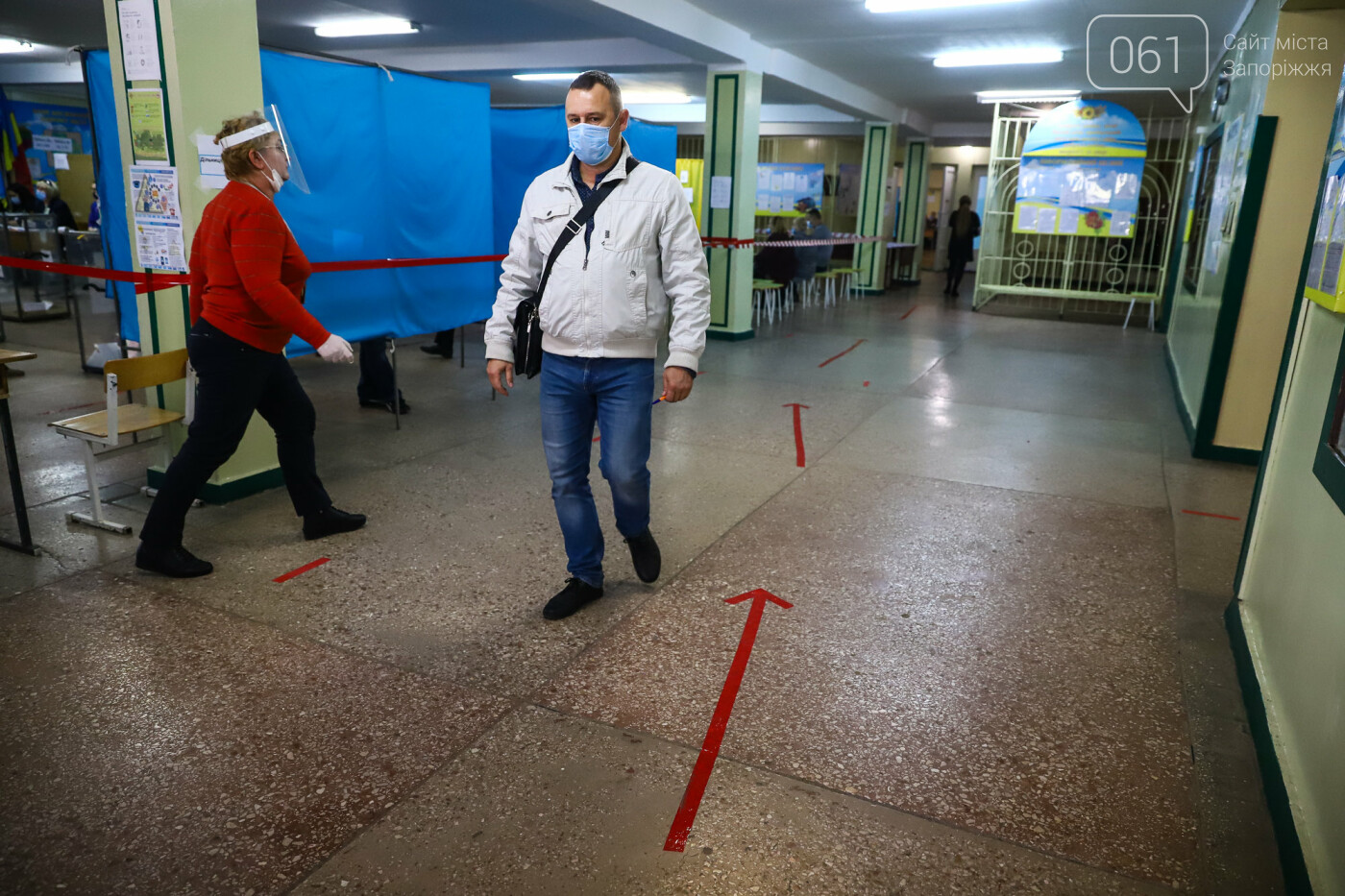Выборы в условиях карантина: как запорожцы выбирают мэра и депутатов, - ФОТОРЕПОРТАЖ, фото-18