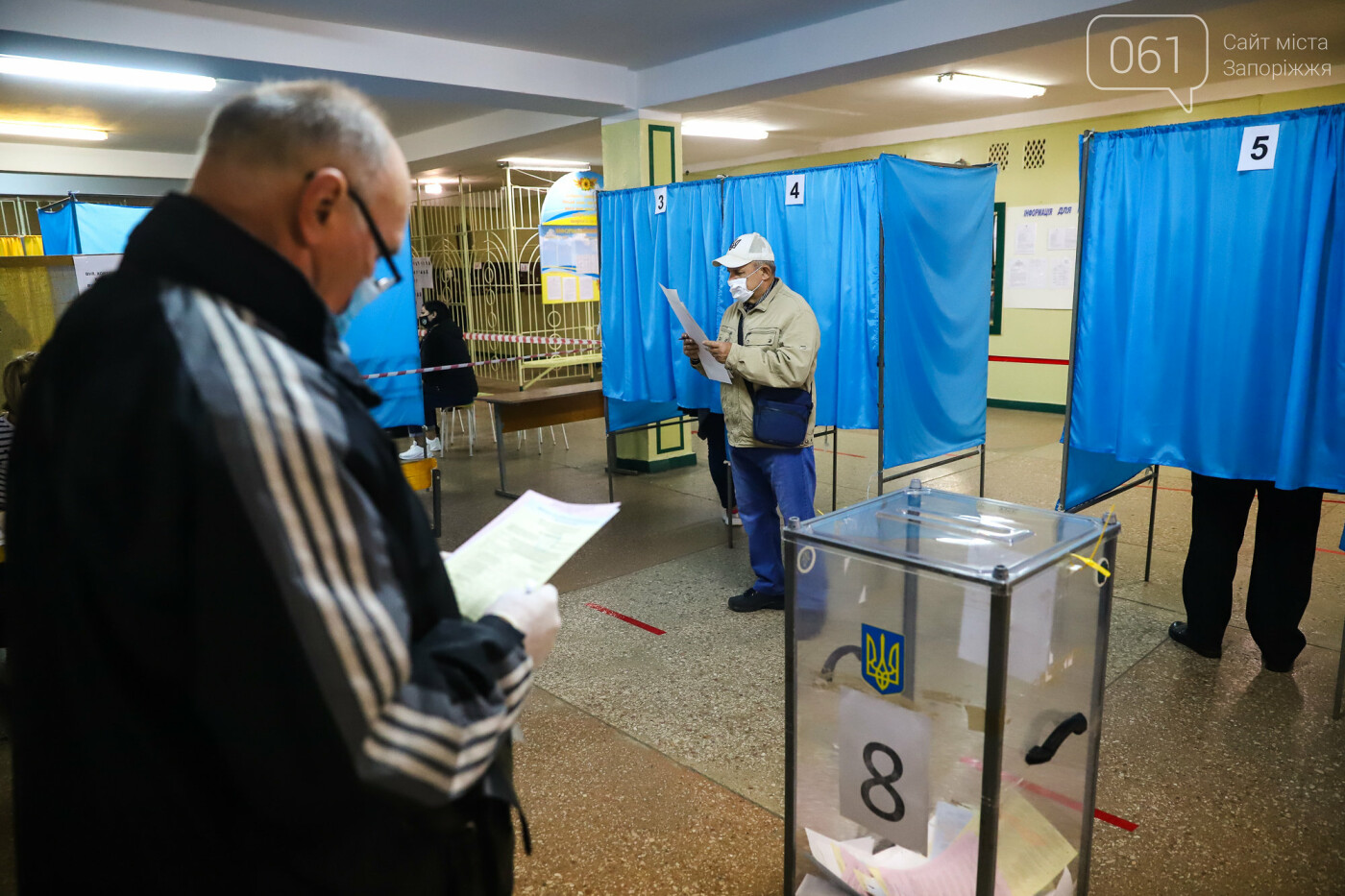 Выборы в условиях карантина: как запорожцы выбирают мэра и депутатов, - ФОТОРЕПОРТАЖ, фото-36