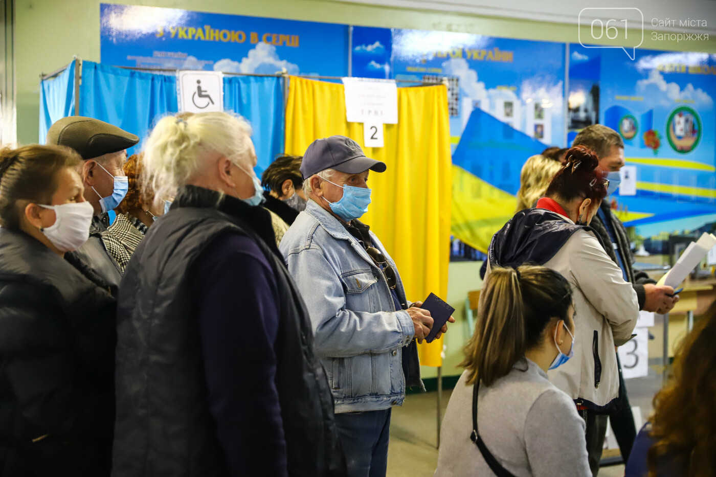 Выборы в условиях карантина: как запорожцы выбирают мэра и депутатов, - ФОТОРЕПОРТАЖ, фото-24