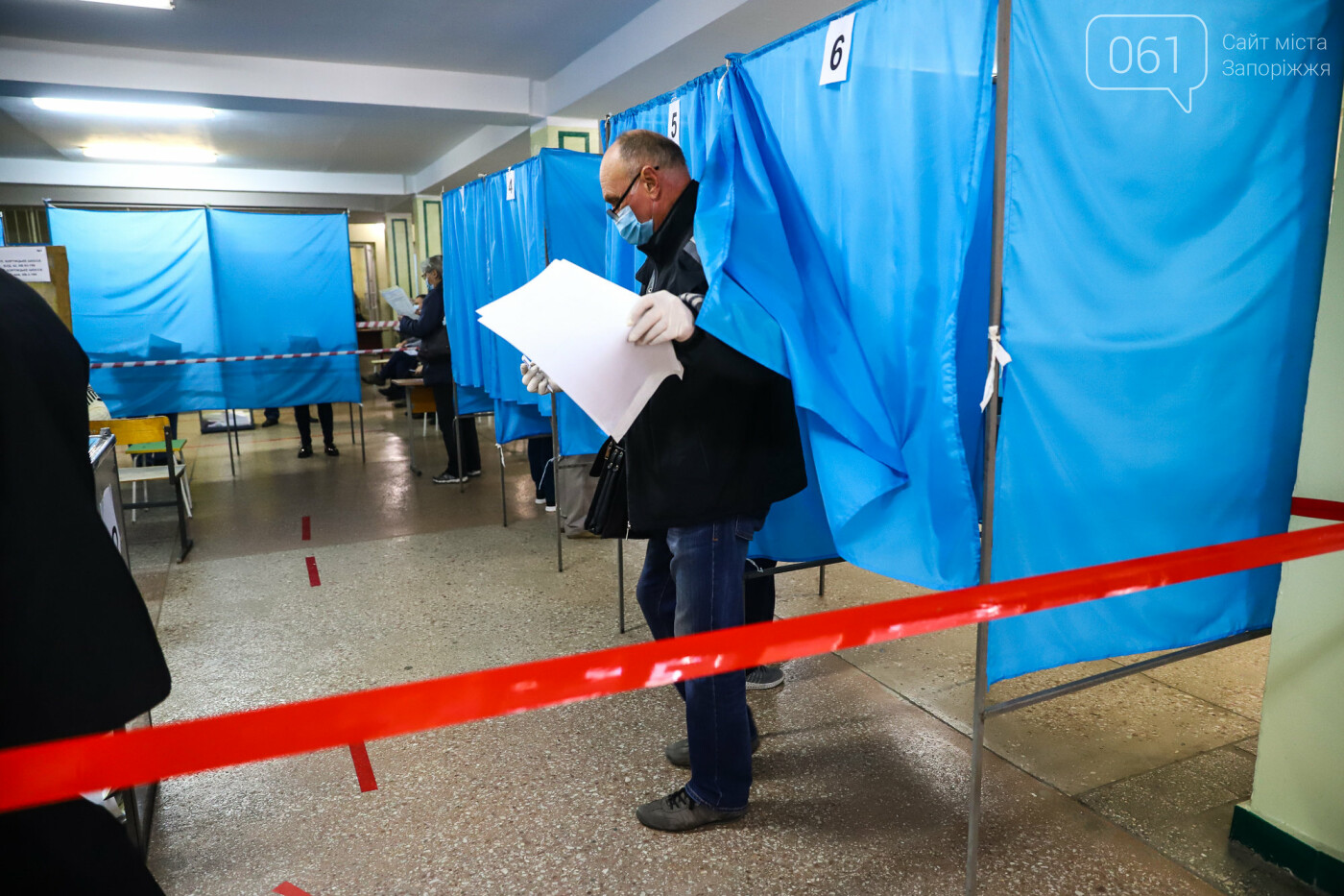 Выборы в условиях карантина: как запорожцы выбирают мэра и депутатов, - ФОТОРЕПОРТАЖ, фото-40