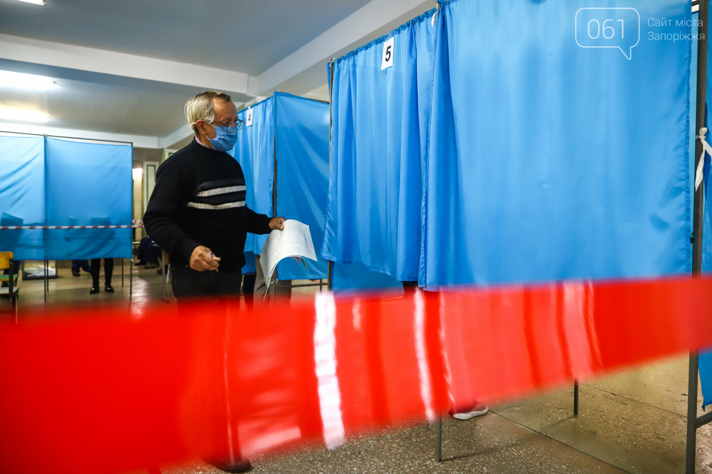 Выборы в условиях карантина: как запорожцы выбирают мэра и депутатов, - ФОТОРЕПОРТАЖ, фото-38