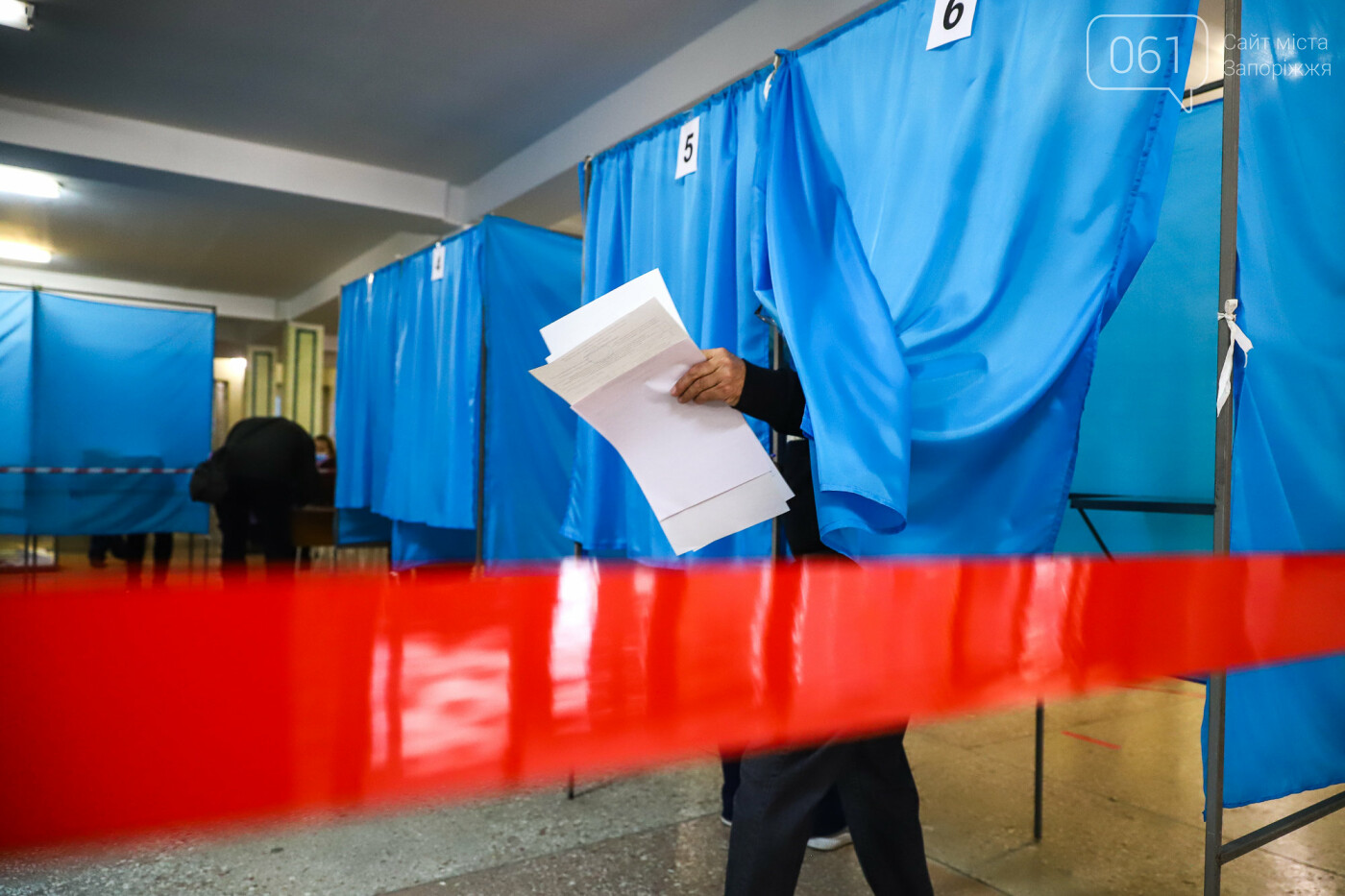 Выборы в условиях карантина: как запорожцы выбирают мэра и депутатов, - ФОТОРЕПОРТАЖ, фото-41