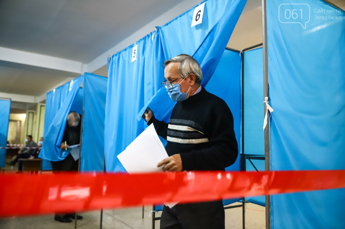 Выборы в условиях карантина: как запорожцы выбирают мэра и депутатов, - ФОТОРЕПОРТАЖ, фото-42