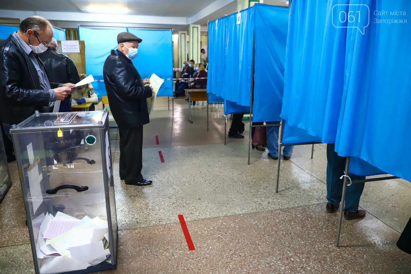 Выборы в условиях карантина: как запорожцы выбирают мэра и депутатов, - ФОТОРЕПОРТАЖ, фото-43