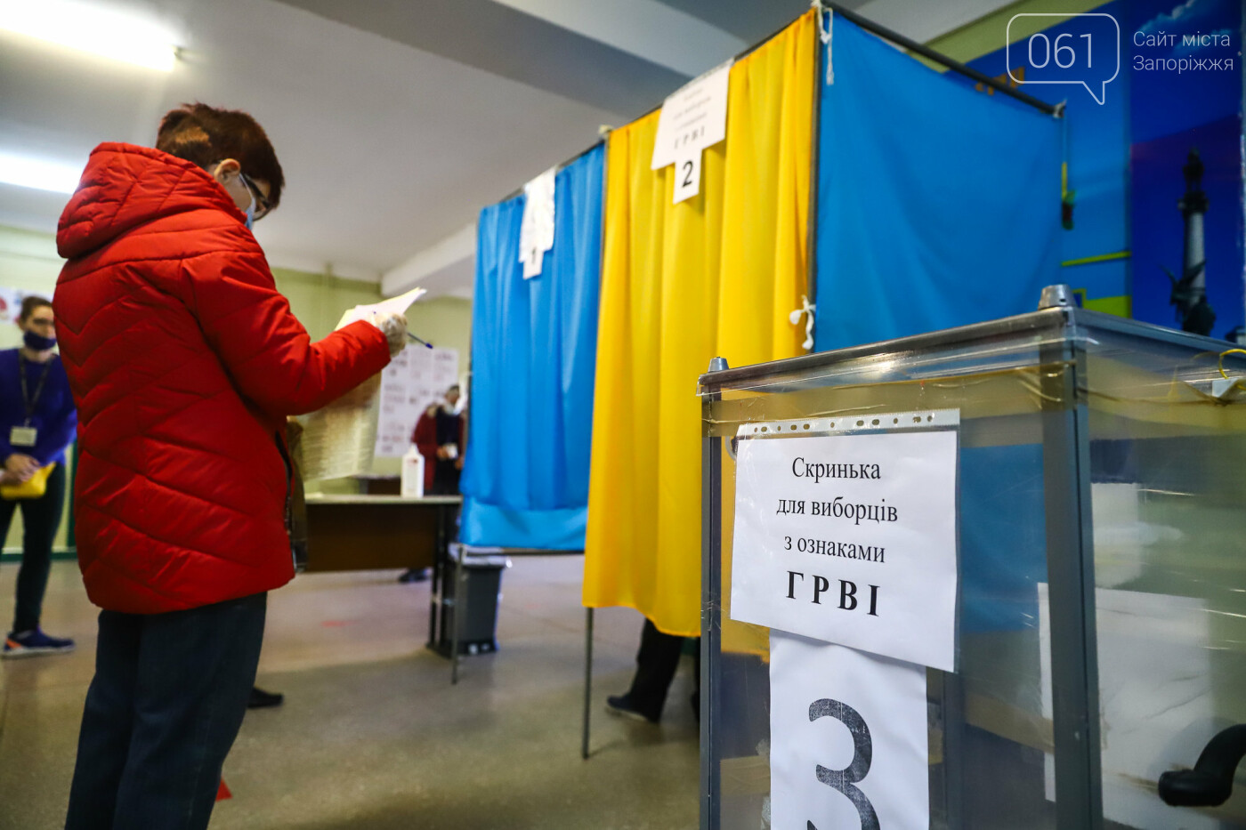 Выборы в условиях карантина: как запорожцы выбирают мэра и депутатов, - ФОТОРЕПОРТАЖ, фото-44