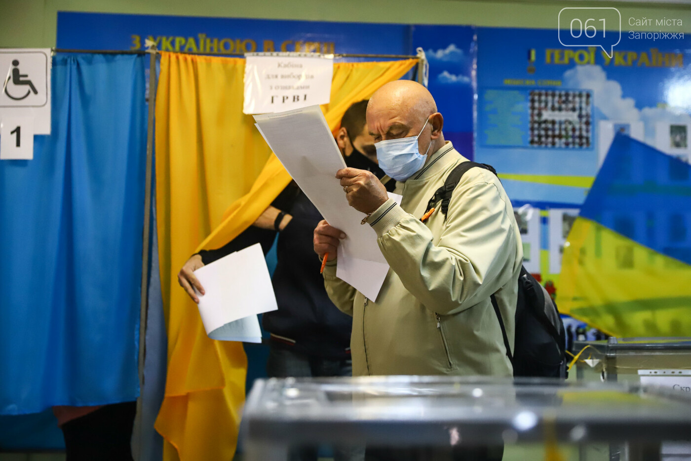 Выборы в условиях карантина: как запорожцы выбирают мэра и депутатов, - ФОТОРЕПОРТАЖ, фото-30