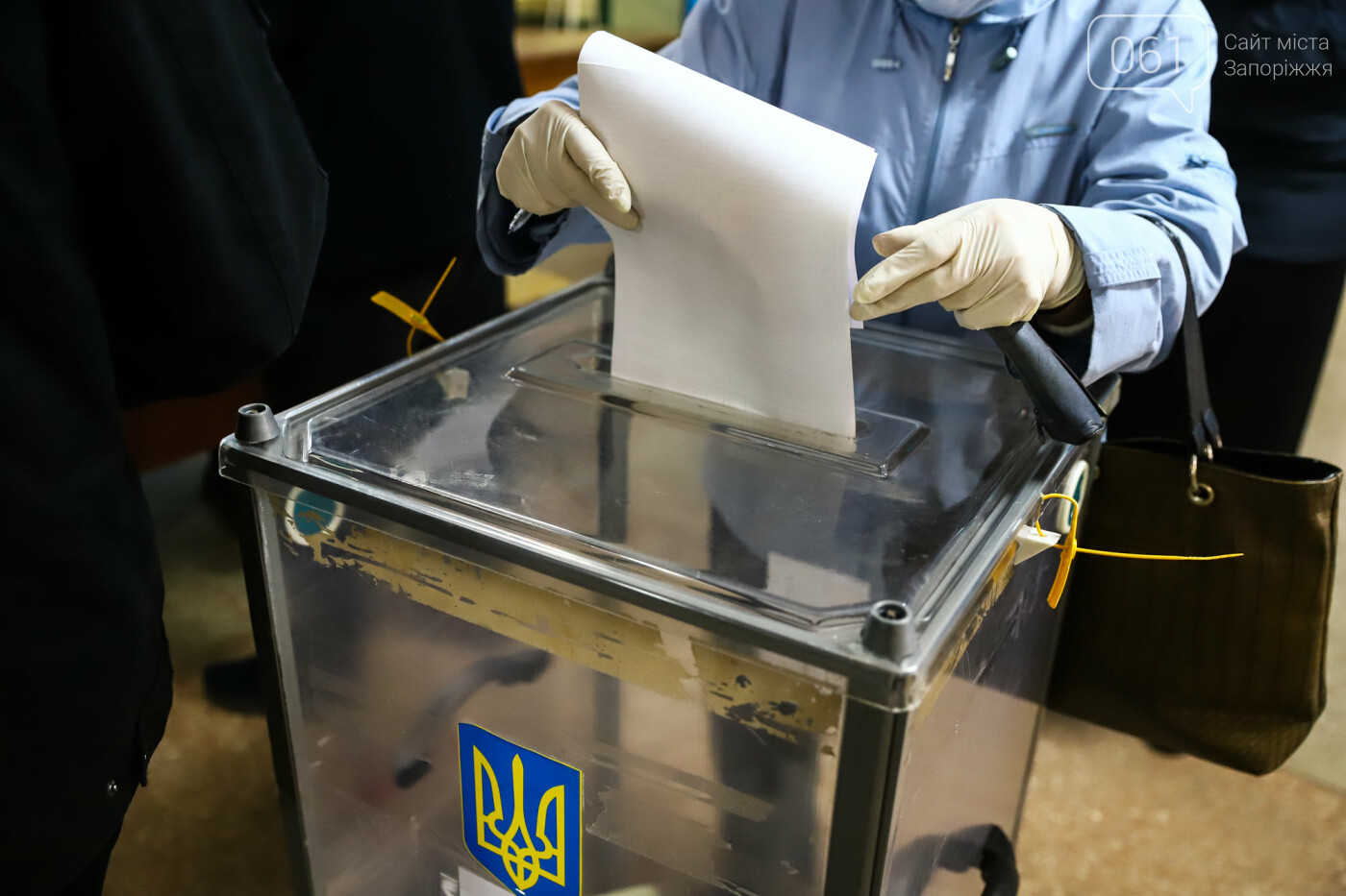 Выборы в условиях карантина: как запорожцы выбирают мэра и депутатов, - ФОТОРЕПОРТАЖ, фото-46