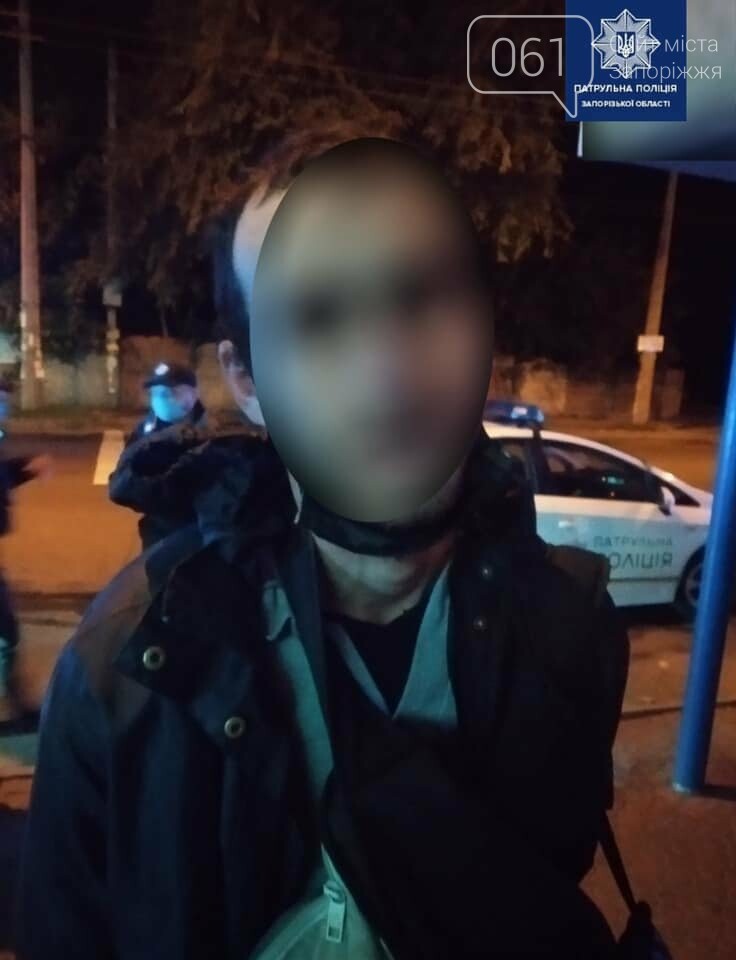 В Запорожье ночью парни украли из киоска банки со слабоалкогольными напитками , фото-5