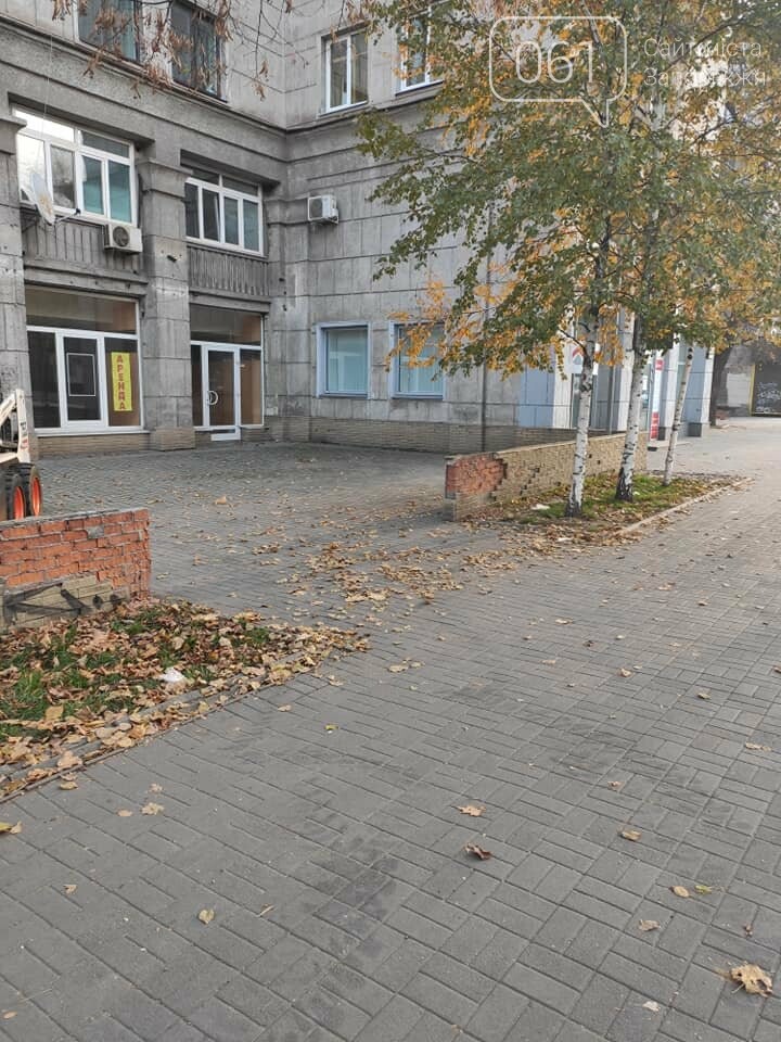 В центре Запорожья демонтировали ограждение летней площадки кафе, - ФОТО , фото-4