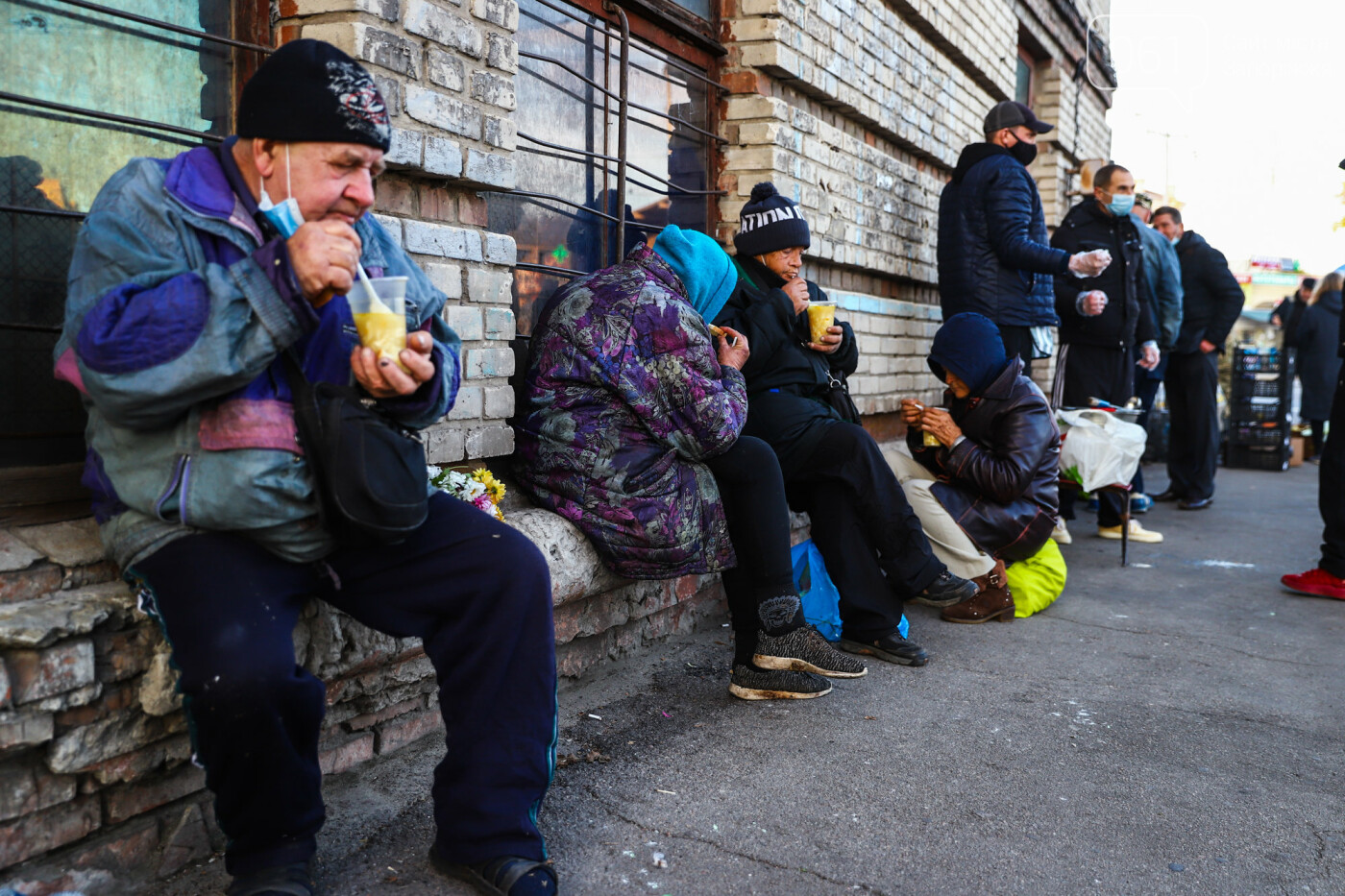 «Из вокзалов гонят, в больницы не пускают»: как в Запорожье выживают зимой несколько тысяч «людей улиц», фото-47