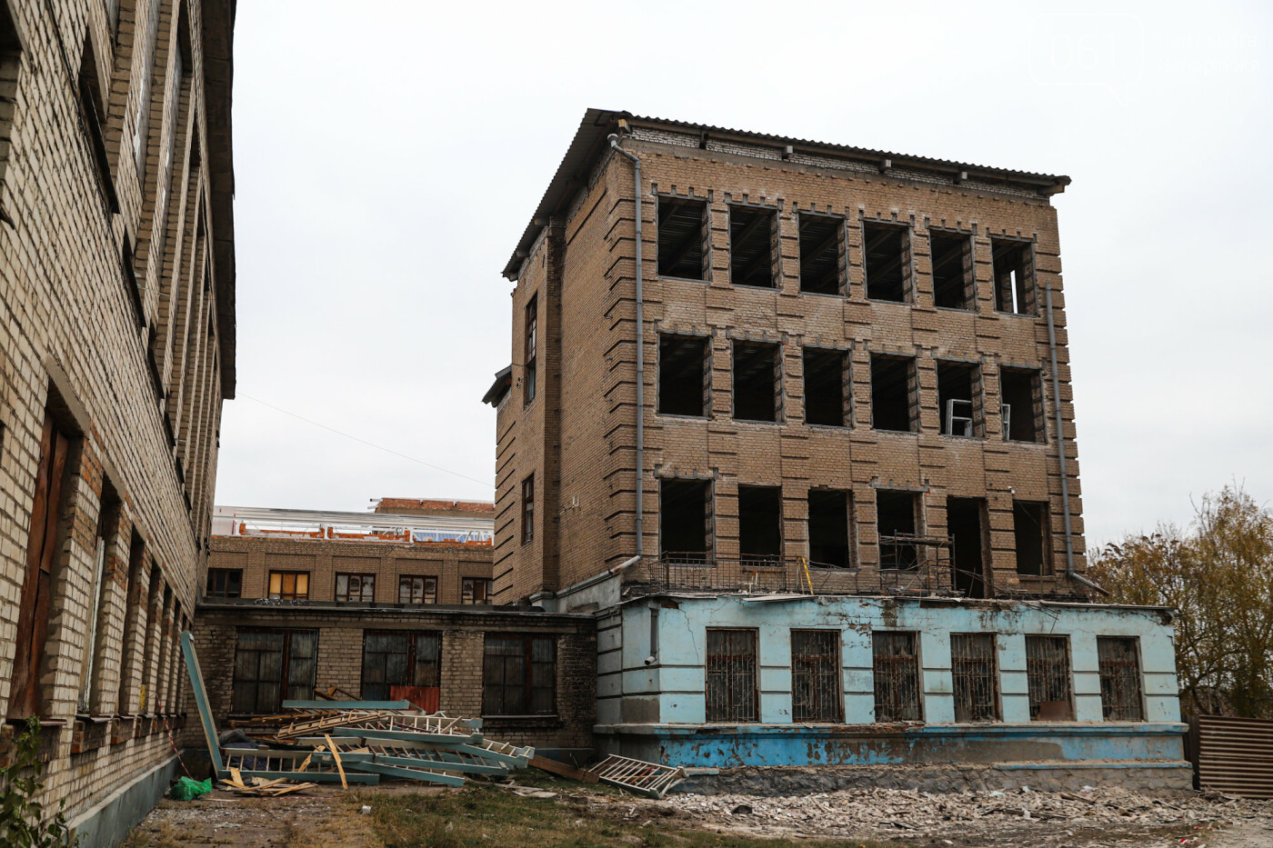 В Запорожье восстанавливают школу, которая пострадала во время масштабного пожара 5 лет назад, - ФОТОРЕПОРТАЖ , фото-5