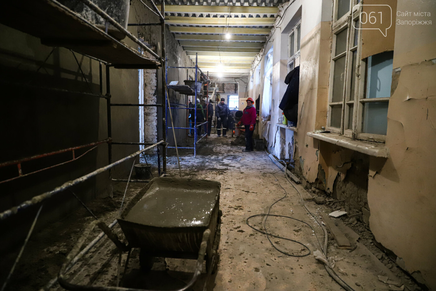 В Запорожье восстанавливают школу, которая пострадала во время масштабного пожара 5 лет назад, - ФОТОРЕПОРТАЖ , фото-14