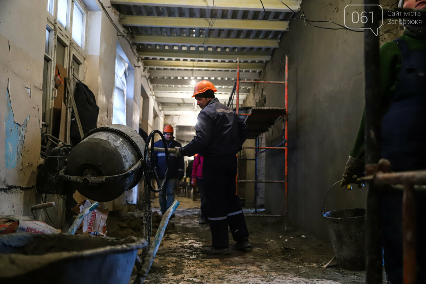В Запорожье восстанавливают школу, которая пострадала во время масштабного пожара 5 лет назад, - ФОТОРЕПОРТАЖ , фото-17