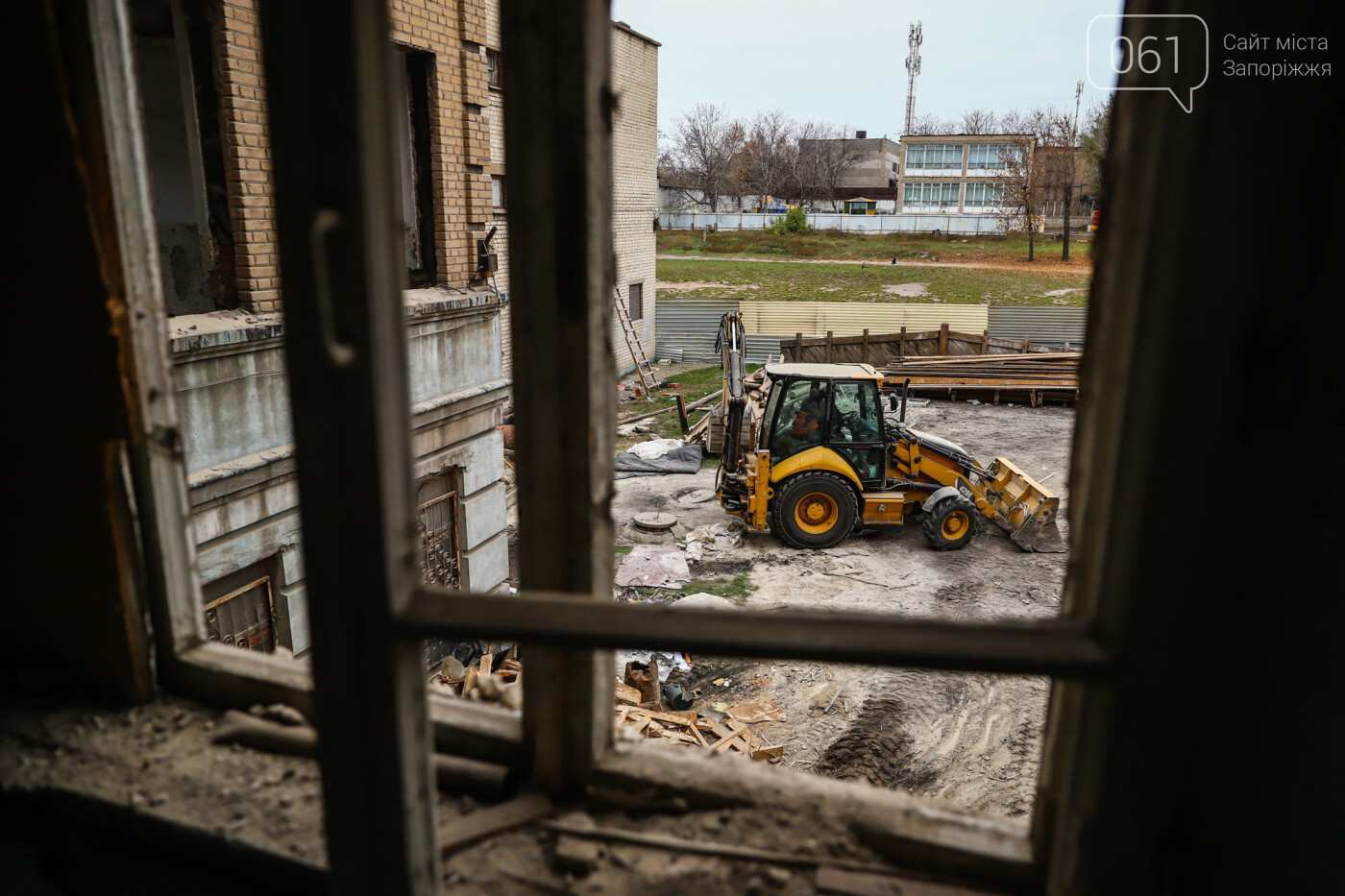 В Запорожье восстанавливают школу, которая пострадала во время масштабного пожара 5 лет назад, - ФОТОРЕПОРТАЖ , фото-26