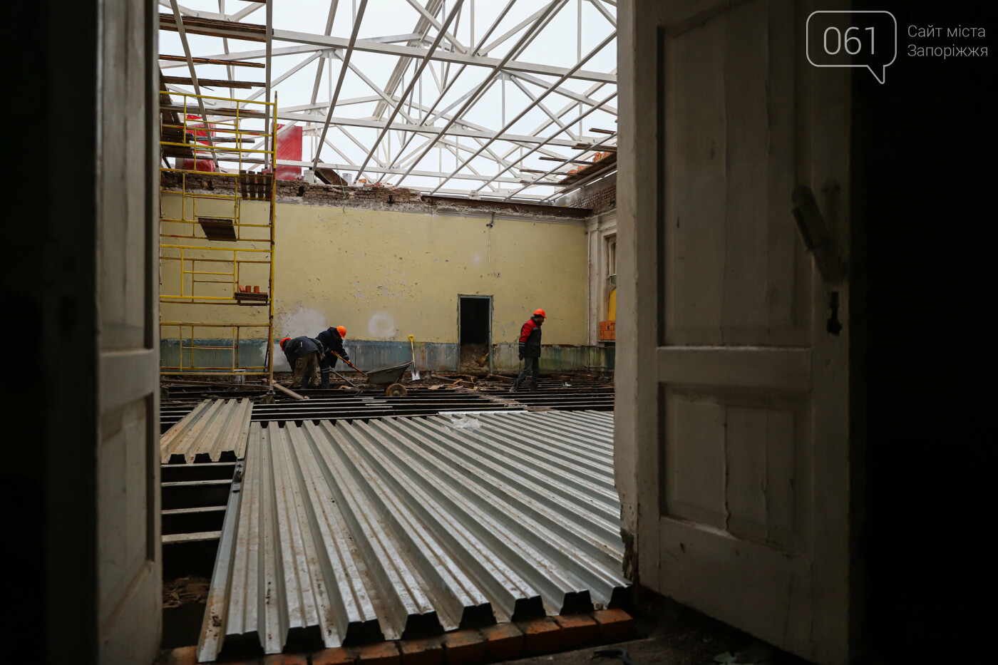 В Запорожье восстанавливают школу, которая пострадала во время масштабного пожара 5 лет назад, - ФОТОРЕПОРТАЖ , фото-30