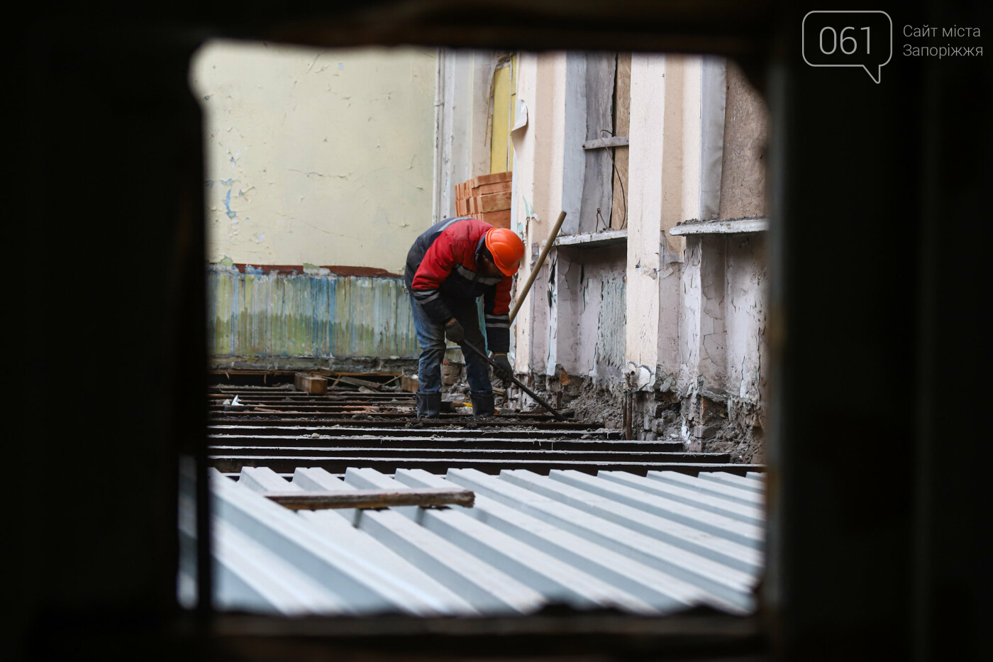В Запорожье восстанавливают школу, которая пострадала во время масштабного пожара 5 лет назад, - ФОТОРЕПОРТАЖ , фото-31