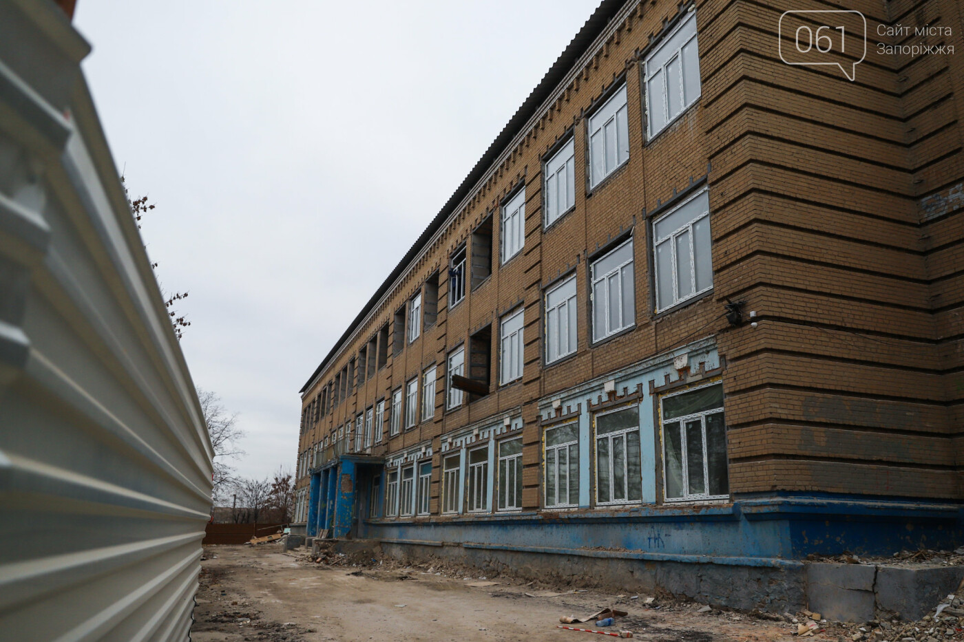В Запорожье восстанавливают школу, которая пострадала во время масштабного пожара 5 лет назад, - ФОТОРЕПОРТАЖ , фото-11