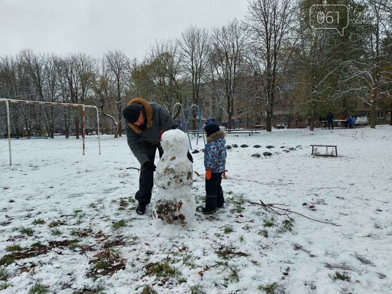 Запорожцы лепят снеговиков и делятся в сетях снимками первого снега, фото-22