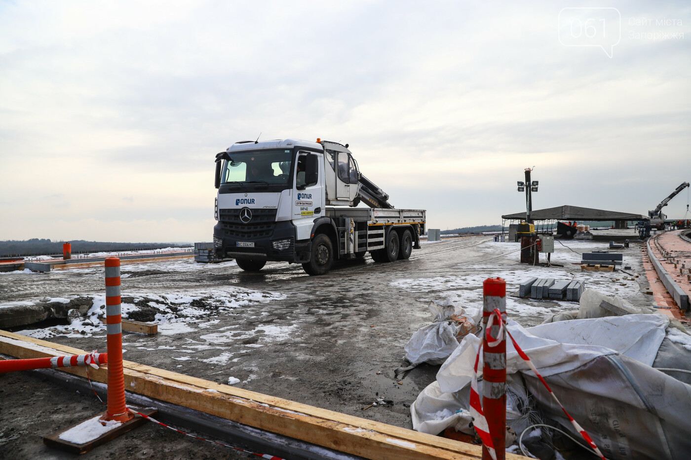 На запорожских мостах дорожники монтируют деформационные швы, привезенные из Германии, - ФОТОРЕПОРТАЖ , фото-3