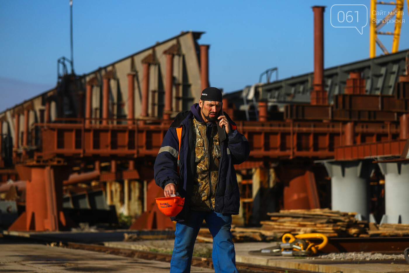 Сборка вантового моста в Кривой бухте