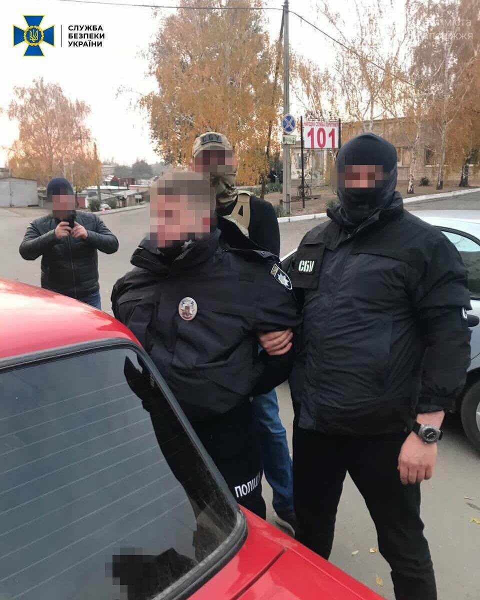 В Запорожье СБУ задержала полицейского, которого подозревают в вымогательстве взятки у наркоторговца, фото-2