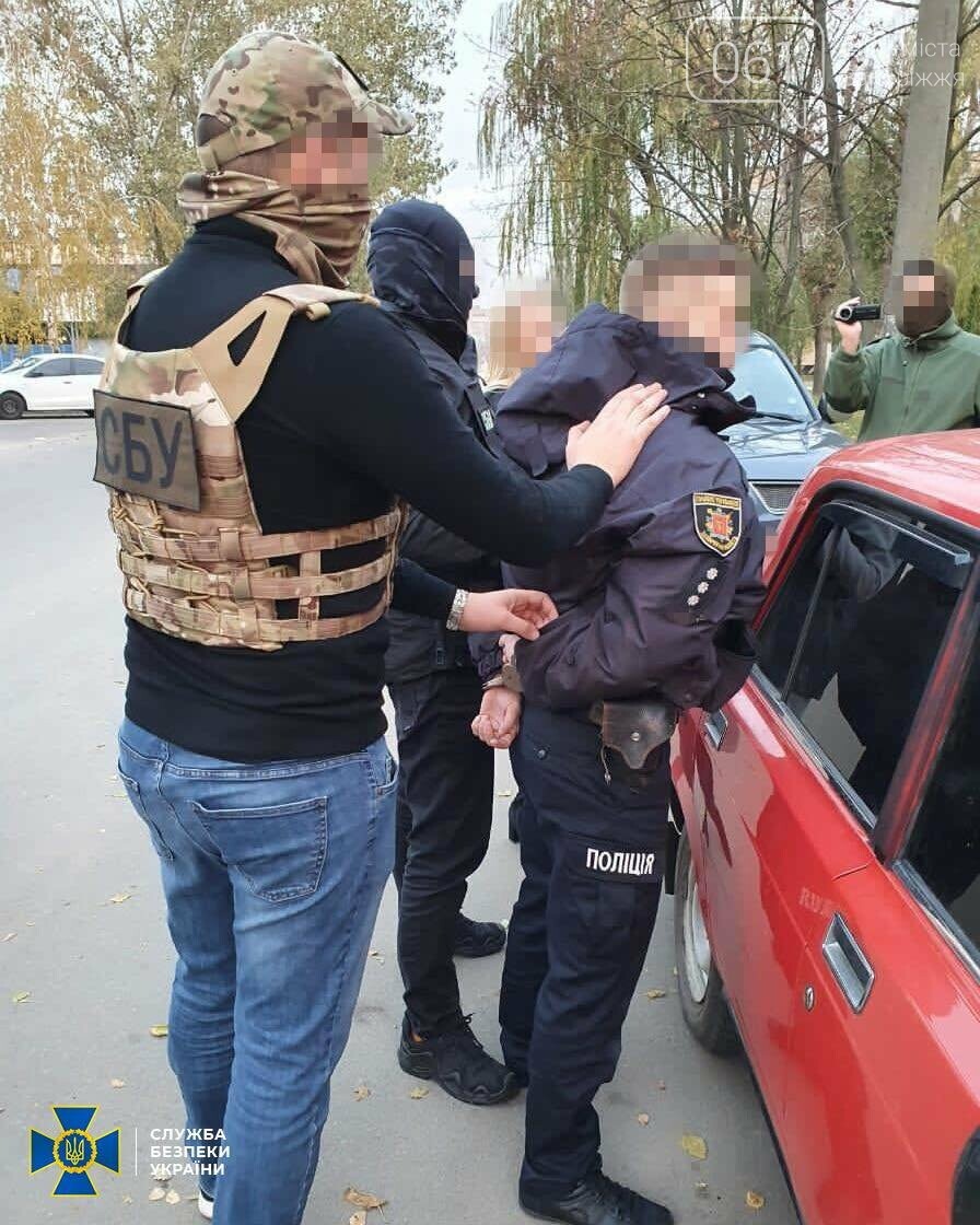 В Запорожье СБУ задержала полицейского, которого подозревают в вымогательстве взятки у наркоторговца, фото-1