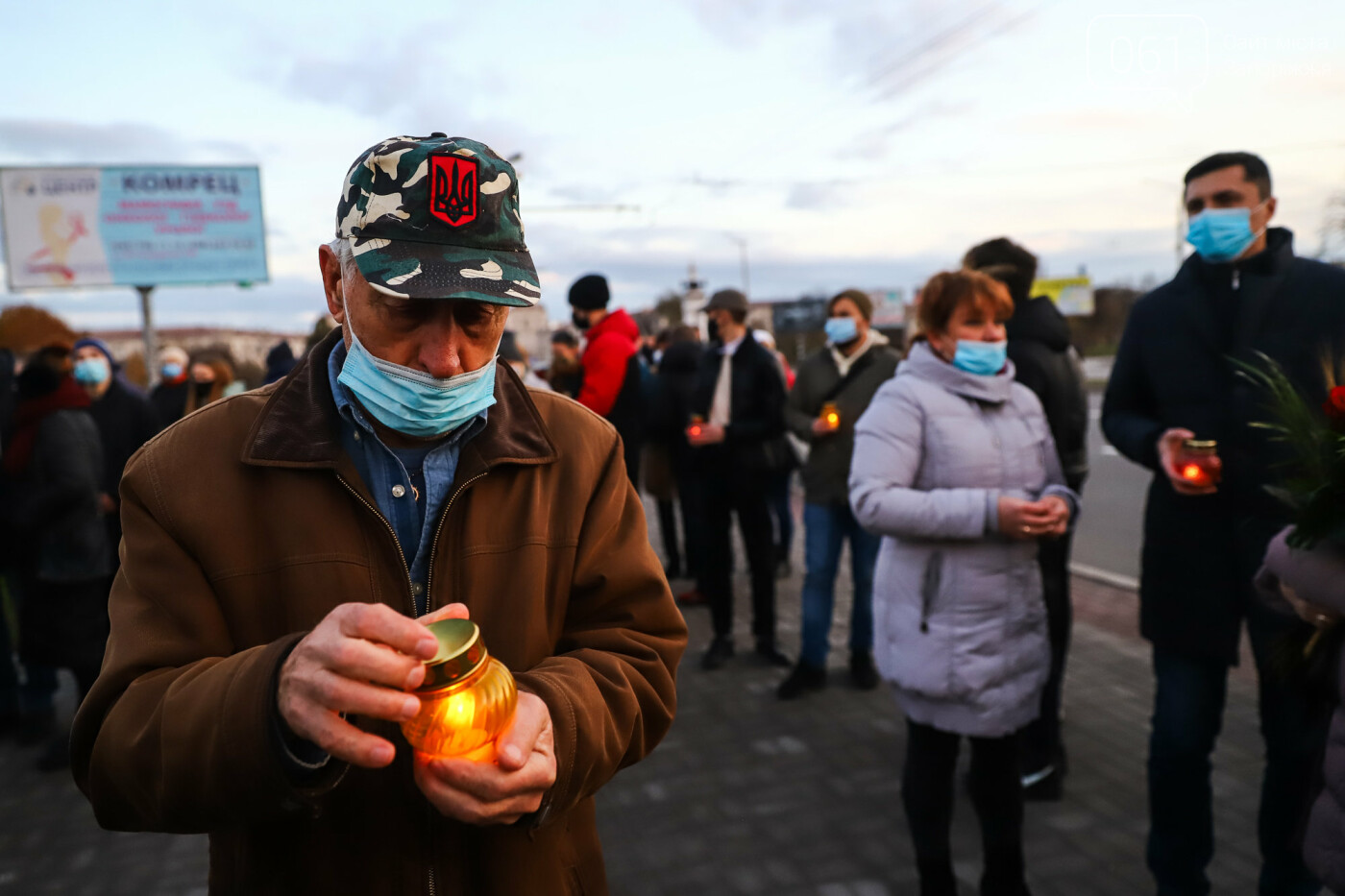 Свечи, цветы и яблоки: в Запорожье прошла акция в память о жертвах Голодоморов, - ФОТОРЕПОРТАЖ , фото-9