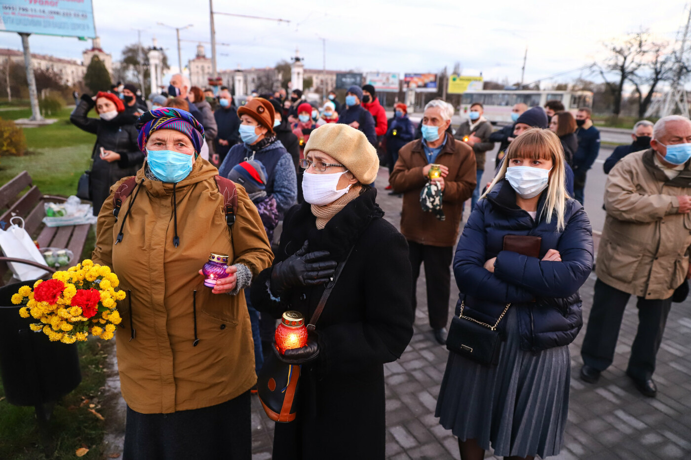 Свечи, цветы и яблоки: в Запорожье прошла акция в память о жертвах Голодоморов, - ФОТОРЕПОРТАЖ , фото-22