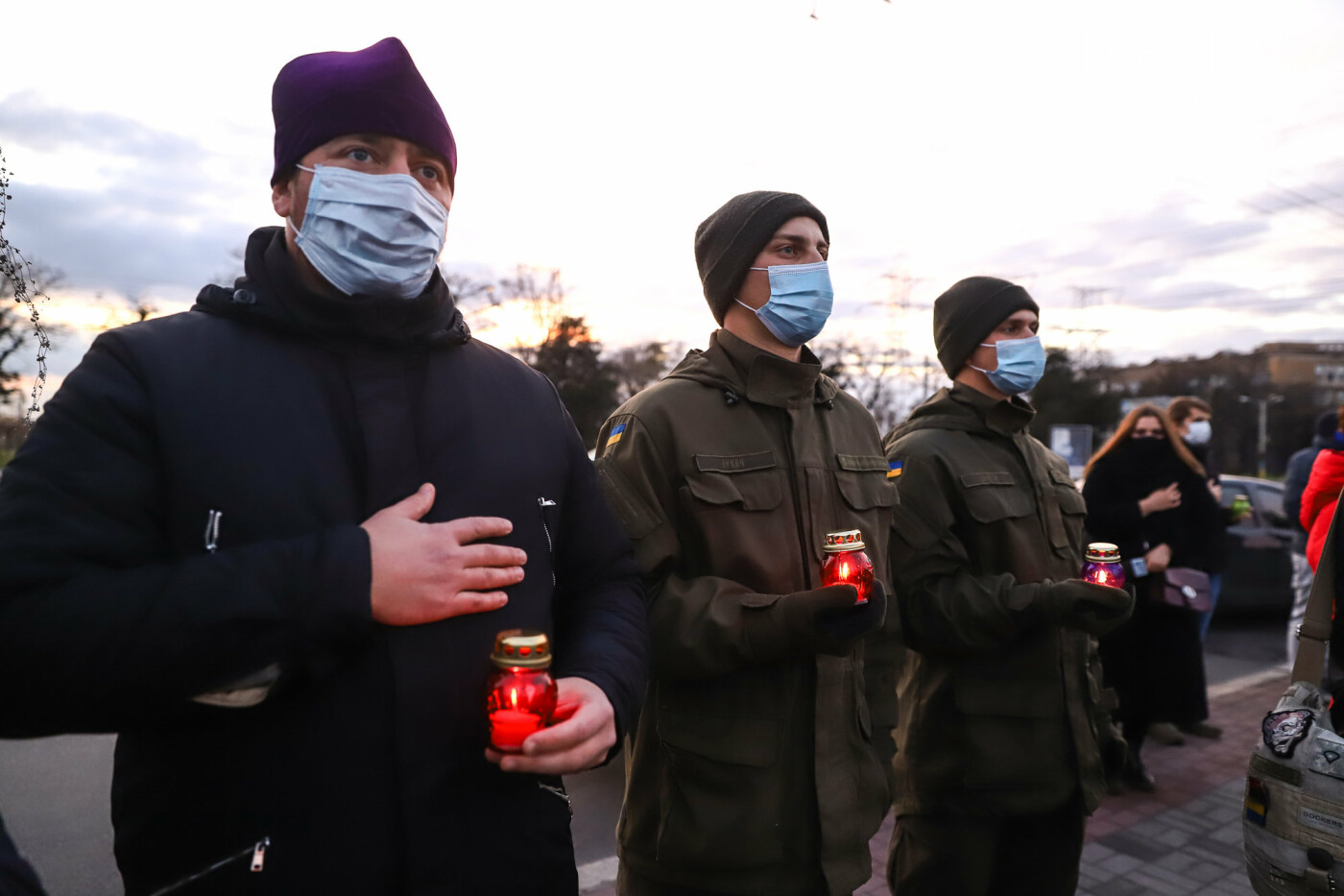 Свечи, цветы и яблоки: в Запорожье прошла акция в память о жертвах Голодоморов, - ФОТОРЕПОРТАЖ , фото-23