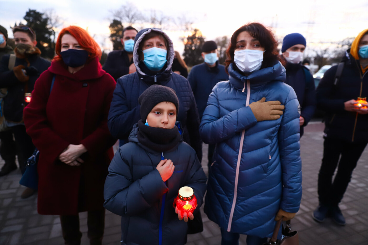 Свечи, цветы и яблоки: в Запорожье прошла акция в память о жертвах Голодоморов, - ФОТОРЕПОРТАЖ , фото-24