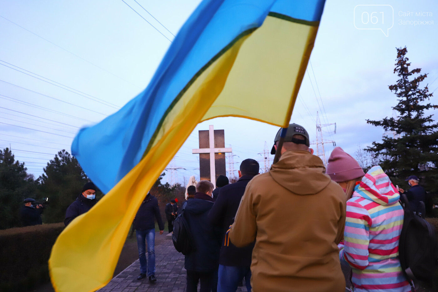 Свечи, цветы и яблоки: в Запорожье прошла акция в память о жертвах Голодоморов, - ФОТОРЕПОРТАЖ , фото-32