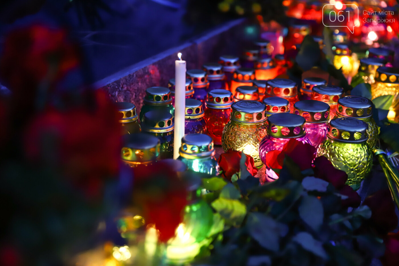 Свечи, цветы и яблоки: в Запорожье прошла акция в память о жертвах Голодоморов, - ФОТОРЕПОРТАЖ , фото-39