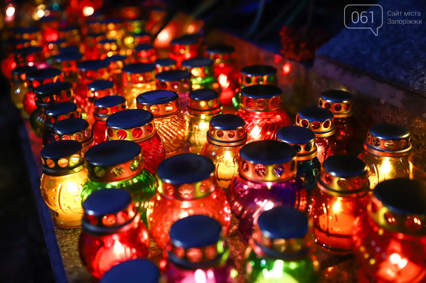 Свечи, цветы и яблоки: в Запорожье прошла акция в память о жертвах Голодоморов, - ФОТОРЕПОРТАЖ , фото-40