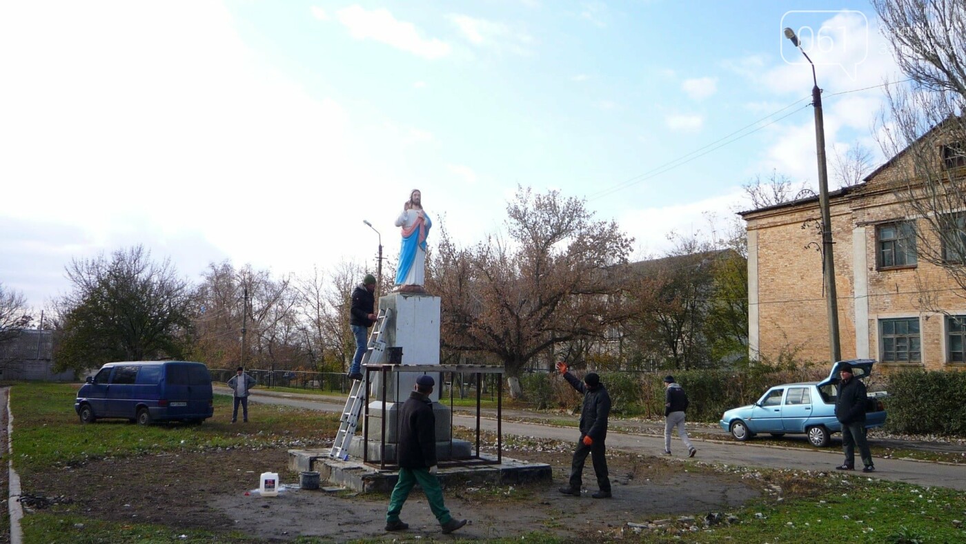 В селе Запорожской области на месте памятника Ленину установили скульптуру Христа, - ФОТО, фото-4