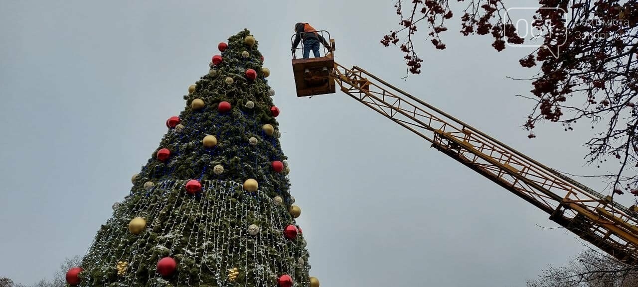 Новые игрушки для елки и обустройство новогоднего городка в центре Запорожья обойдется бюджету в 284 тысячи гривен, - ФОТОРЕПОРТАЖ , фото-1