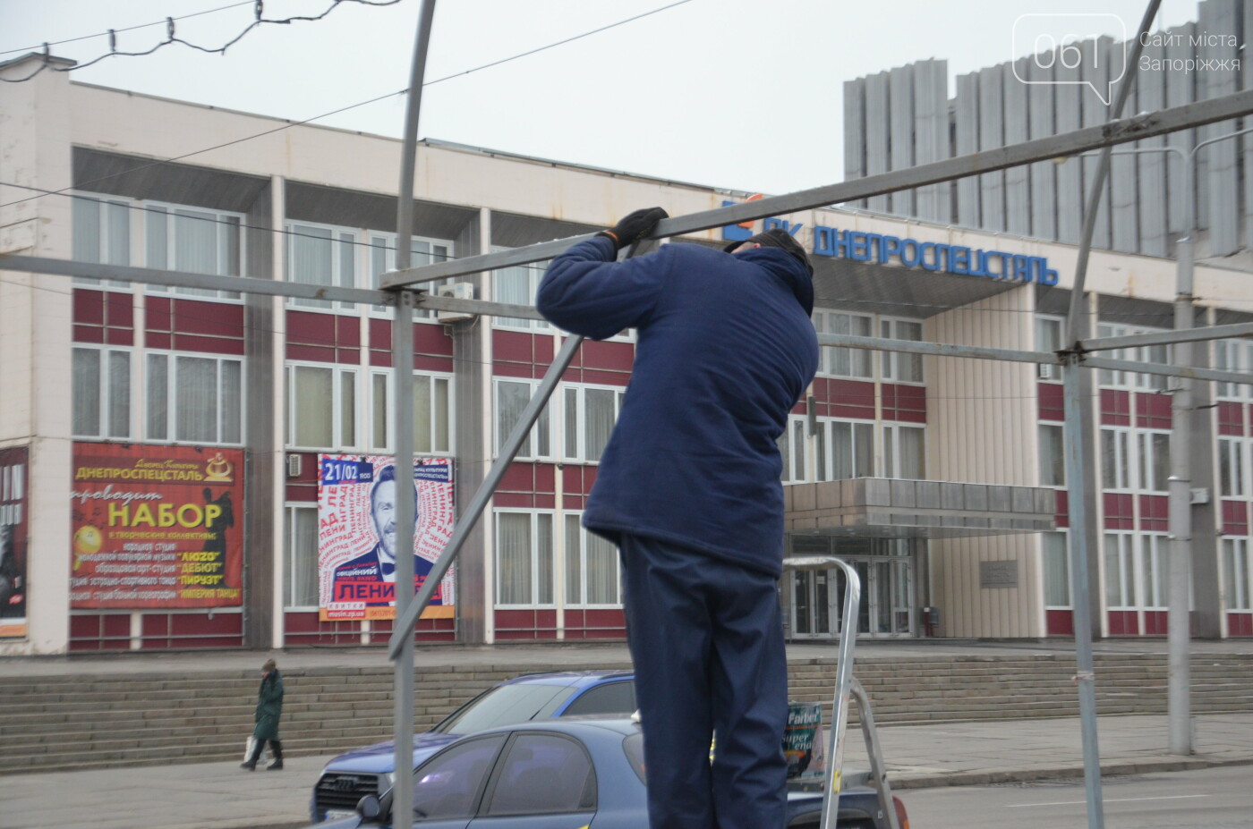 В Запорожье на бульваре Шевченко начали монтировать новогодний городок на БШ за 1,8 миллиона гривен, фото-3