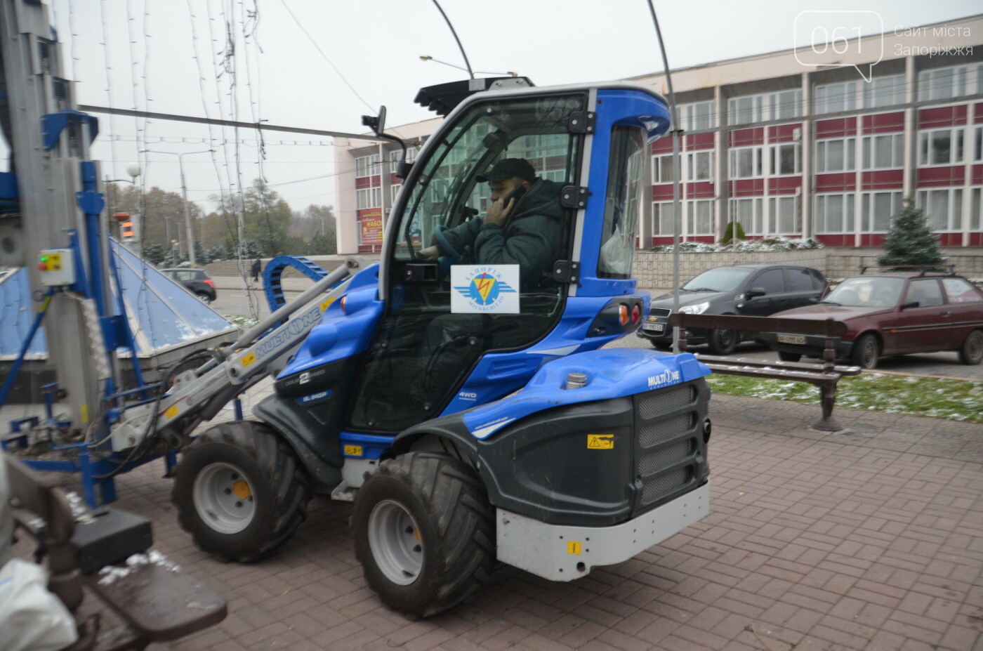 В Запорожье на бульваре Шевченко начали монтировать новогодний городок на БШ за 1,8 миллиона гривен, фото-16