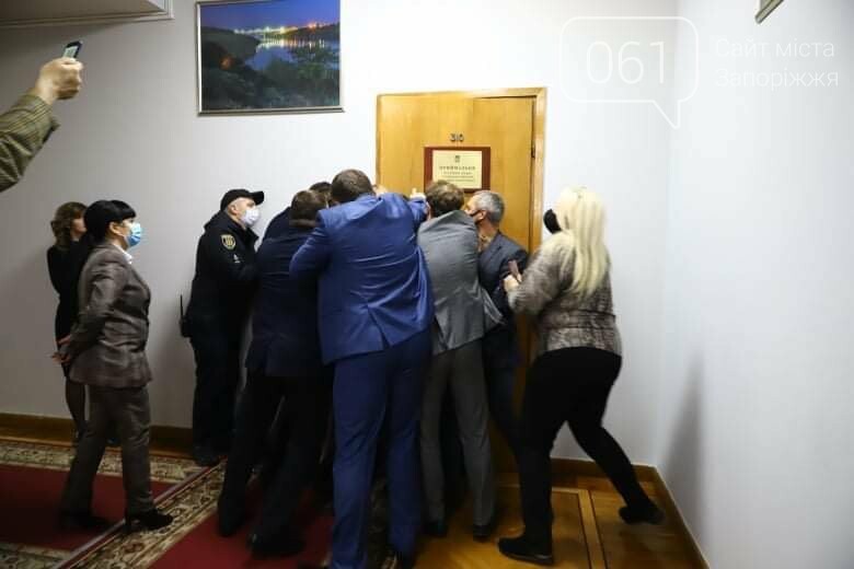 Что вы делаете? Это мой рабочий кабинет!, фото-4 Что вы делаете? Это мой рабочий кабинет!, фото-4
